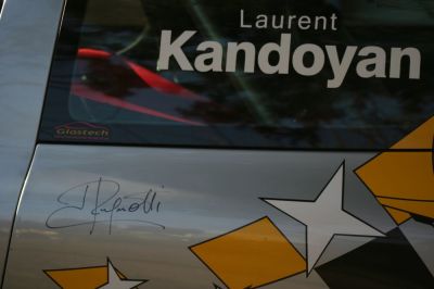 Dédicace de Ragnoti sur la clio de Laurent !